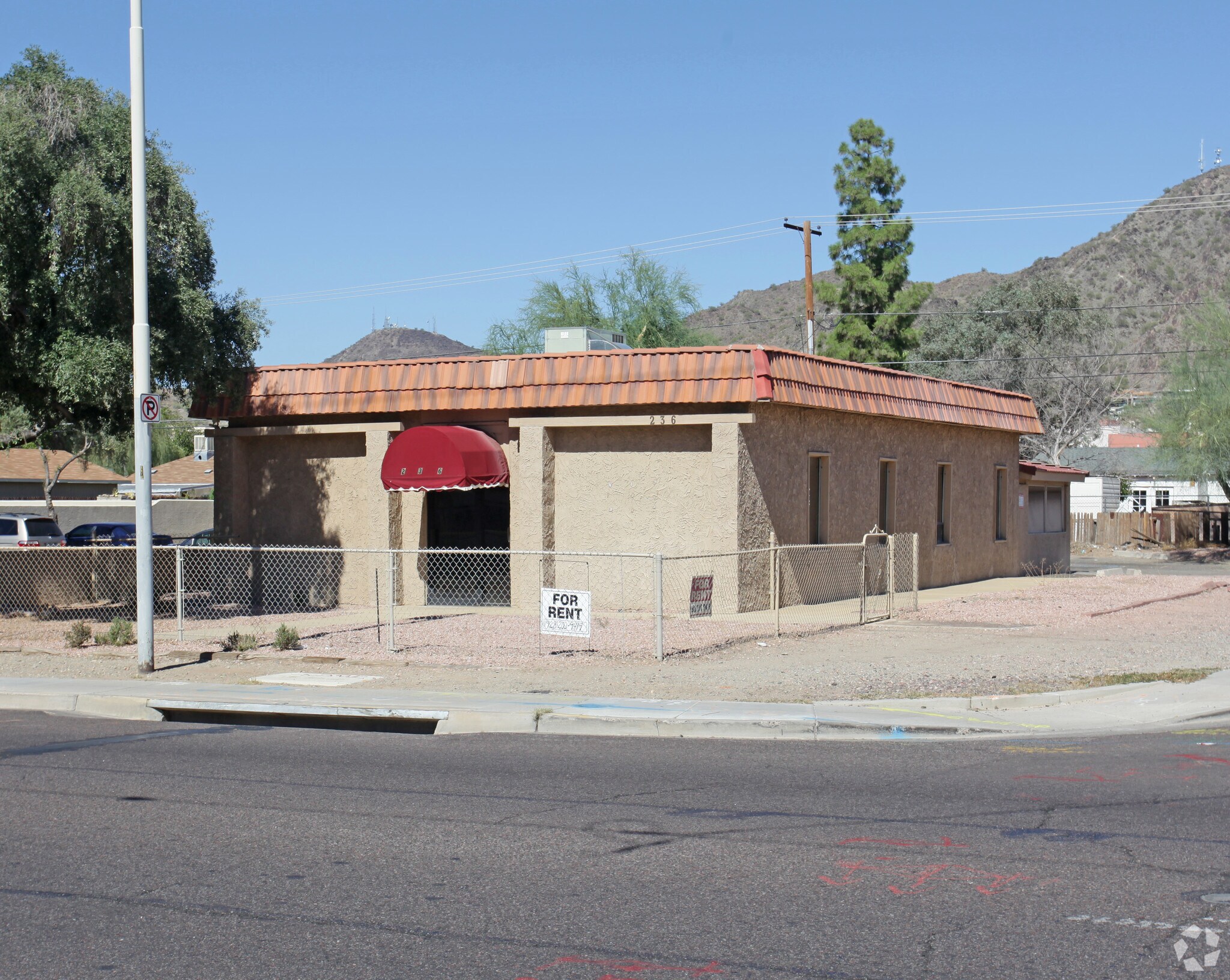 236 E Hatcher Rd, Phoenix, AZ 85020