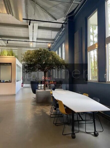 Office in Bègles for lease - Building Photo - Image 2 of 9