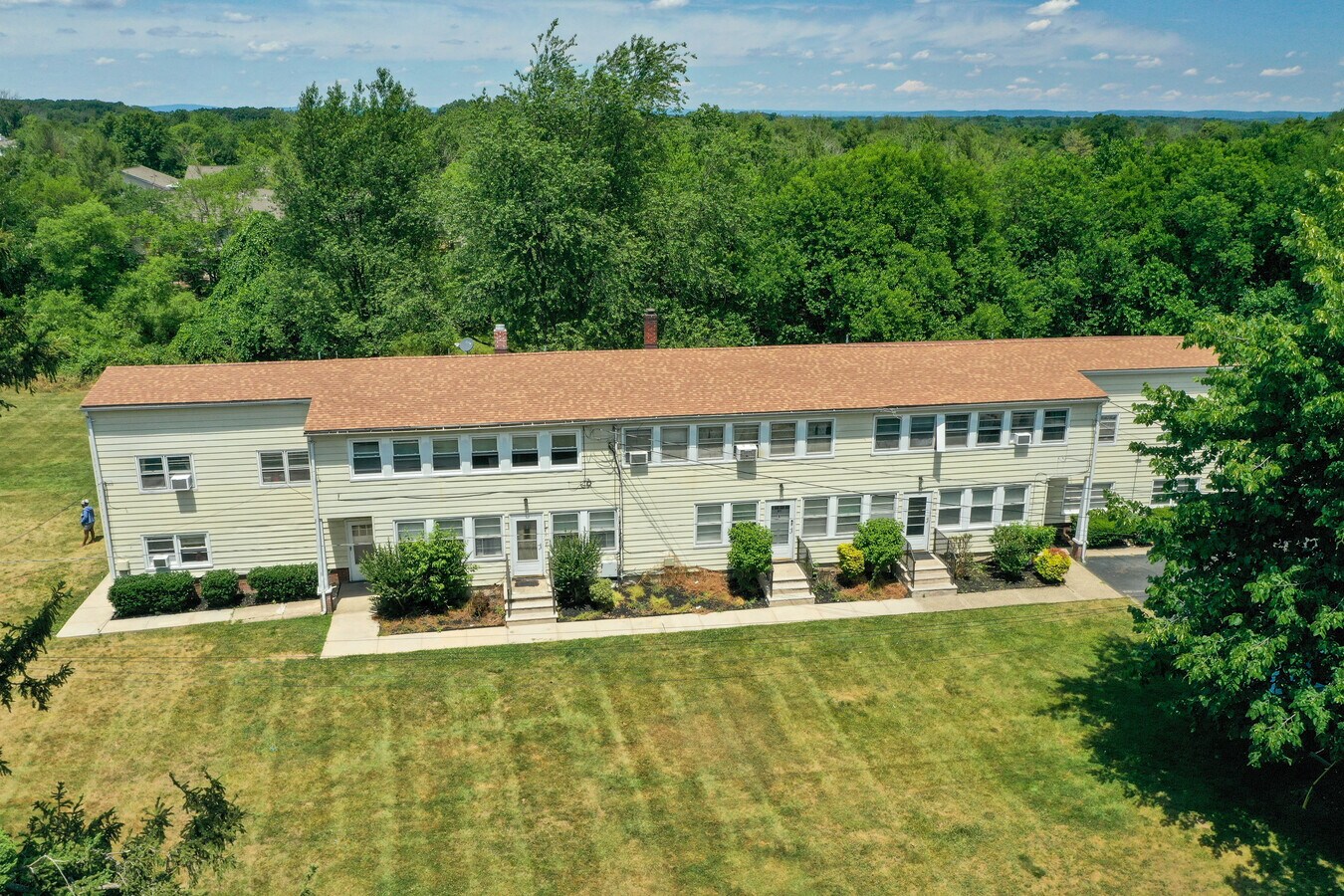 18 Delar Pky, Franklin Park, NJ 08823