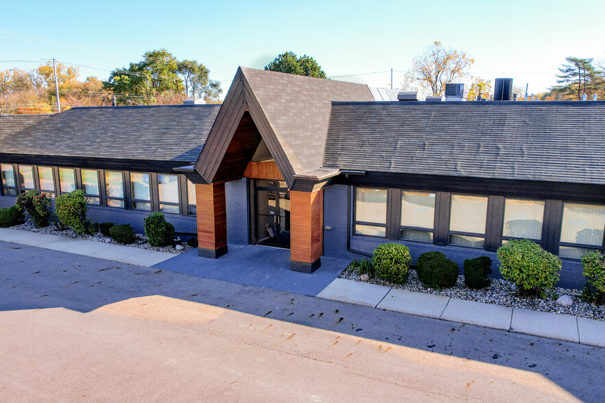 139 W Lake Lansing Rd, East Lansing, MI for lease - Building Photo - Image 2 of 11