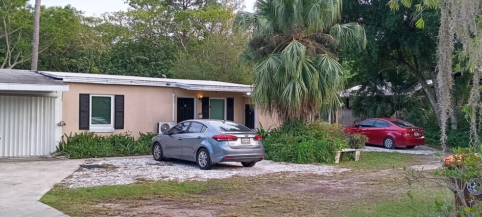 2646 58th Ct, Vero Beach, FL for sale - Building Photo - Image 2 of 12