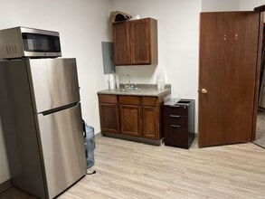 3621 N Everbrook Ln, Muncie, IN for lease Building Photo- Image 2 of 8