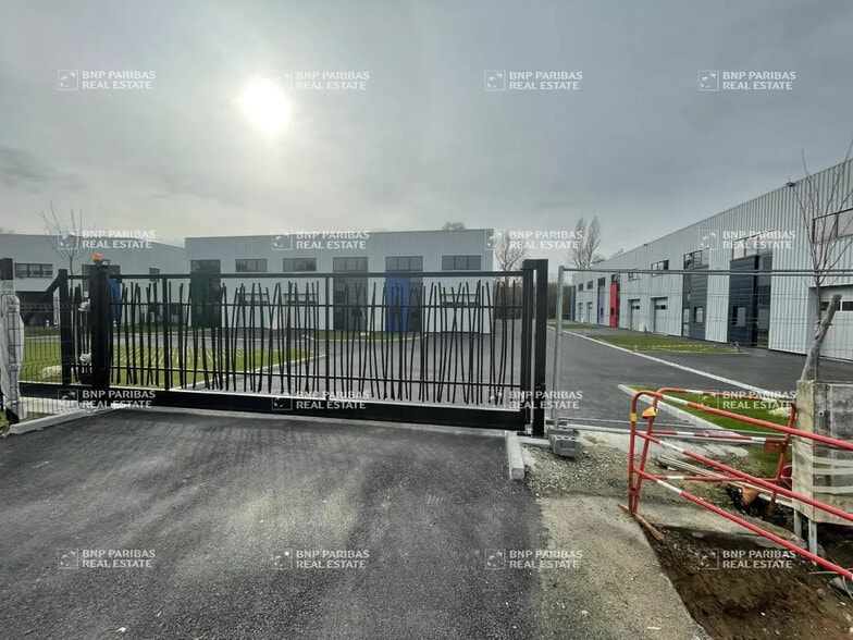 Flex in La Chapelle-sur-Erdre for sale - Building Photo - Image 2 of 8