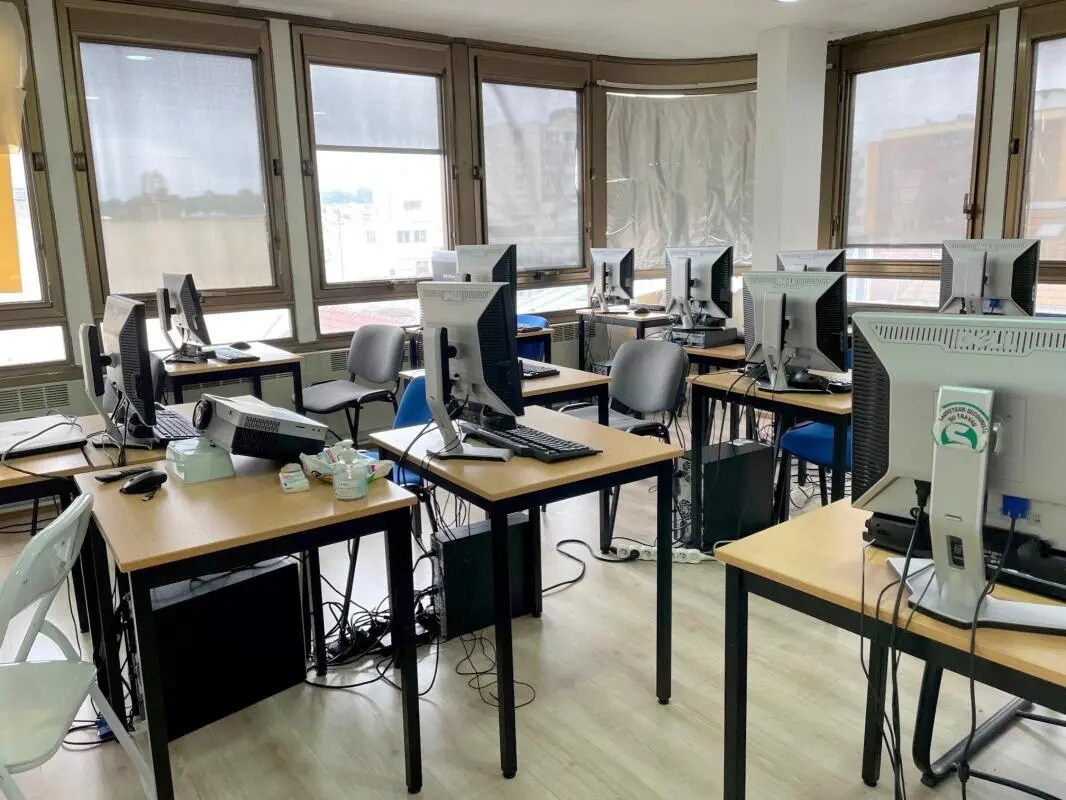 Office in Poissy for sale Interior Photo- Image 1 of 8