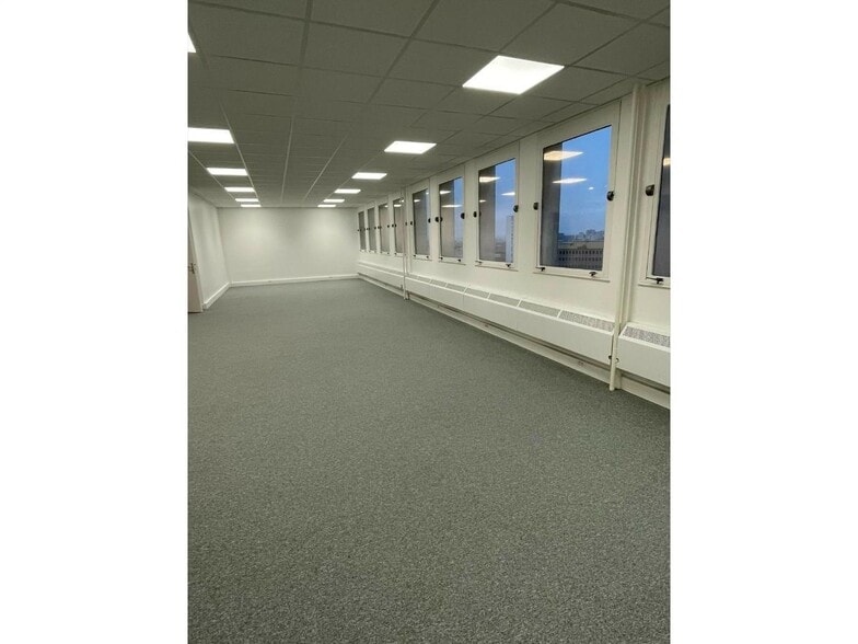 Office in Paris for lease - Interior Photo - Image 2 of 15