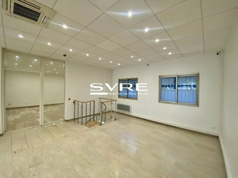 Retail in Marseille for lease - Interior Photo - Image 3 of 8