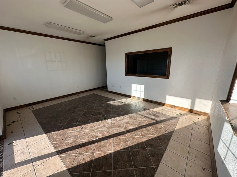 2227 Wolfcamp Cir, Midland, TX for lease - Building Photo - Image 3 of 7