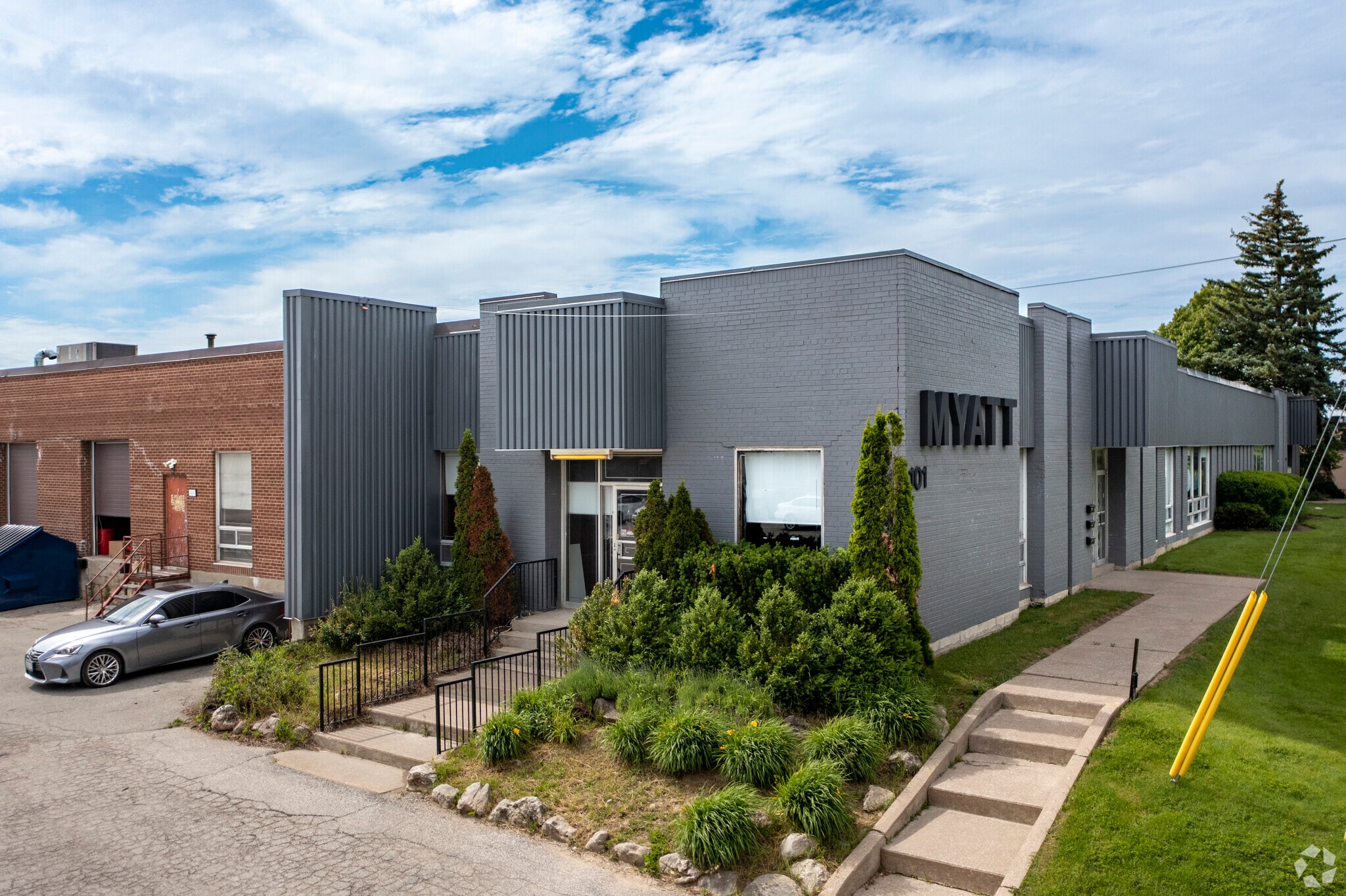 101-103 Brisbane Rd, Toronto, ON for sale Primary Photo- Image 1 of 1