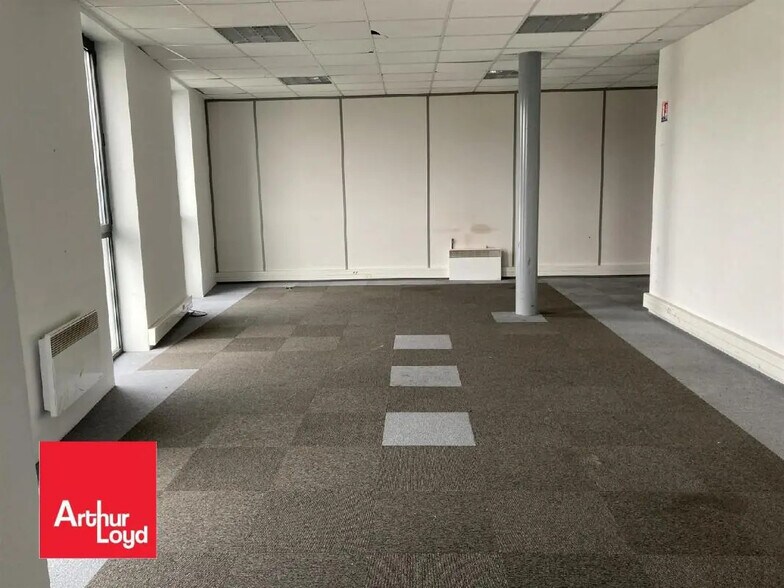 Office in Nogent-le-Phaye for lease - Interior Photo - Image 3 of 3