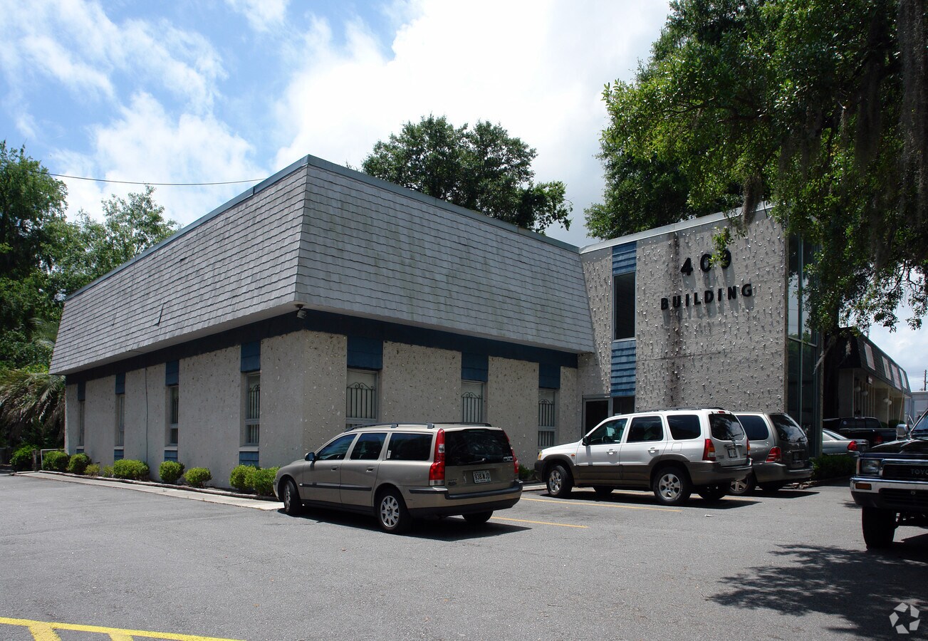 409 Montgomery Cross Rd, Savannah, GA 31406