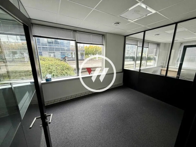 Office in Villepinte for lease - Interior Photo - Image 3 of 4