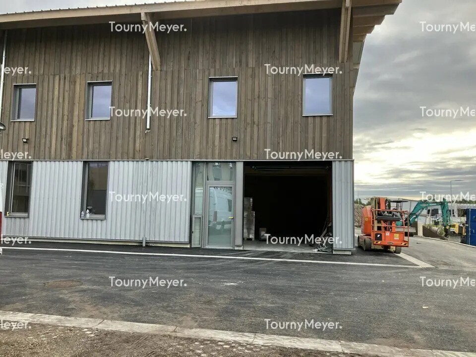 Flex in Le Haillan for lease Building Photo- Image 1 of 6