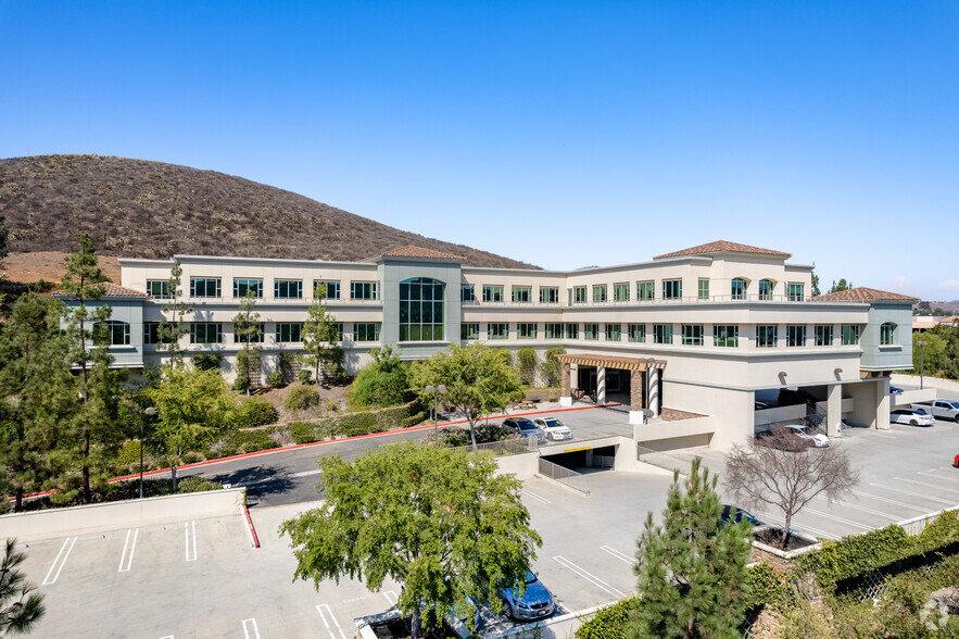 555 Marin St, Thousand Oaks, CA for sale - Primary Photo - Image 1 of 7