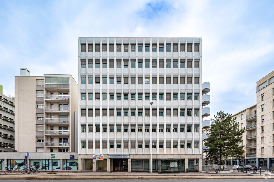 Office in Lyon for lease - Building Photo - Image 2 of 2