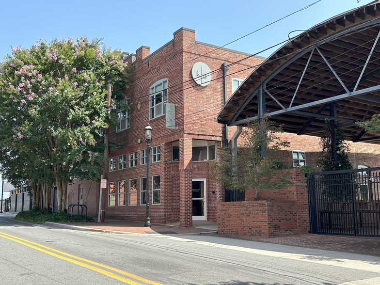 801 N Trade St, Winston-Salem, NC for lease - Building Photo - Image 1 of 5