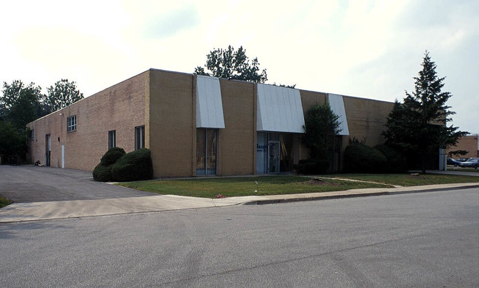 930 Nicholas Blvd, Elk Grove Village, IL for sale - Primary Photo - Image 1 of 1