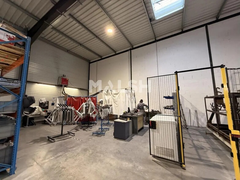 Flex in Jonage for lease - Interior Photo - Image 3 of 12