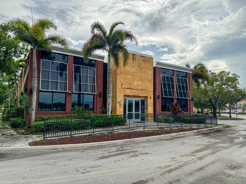 15551 Sheridan St, Davie, FL for lease - Building Photo - Image 1 of 10