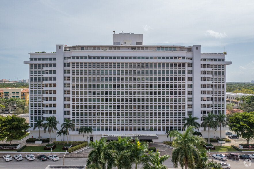 700 Biltmore Way, Coral Gables, FL for sale - Building Photo - Image 3 of 11