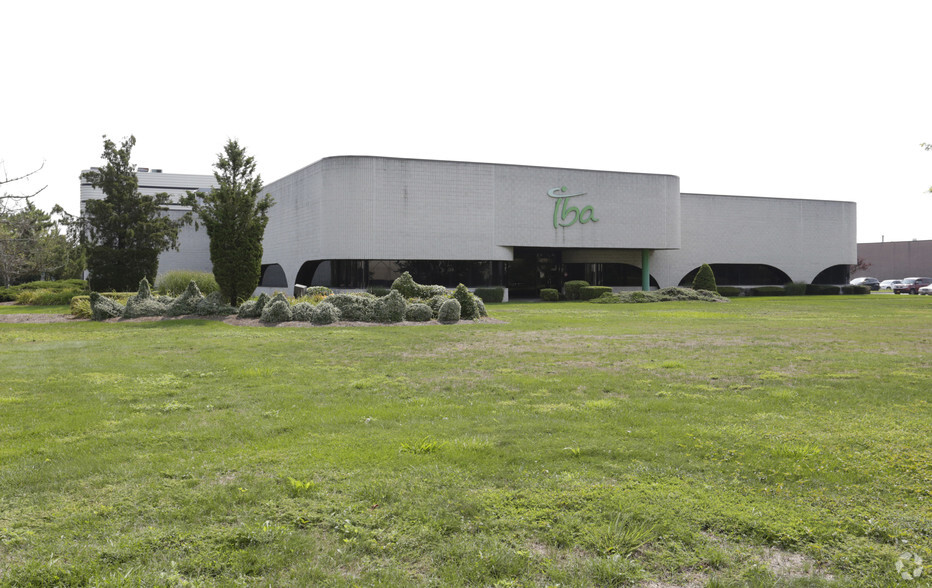 151 Heartland Blvd, Edgewood, NY for lease - Building Photo - Image 1 of 3