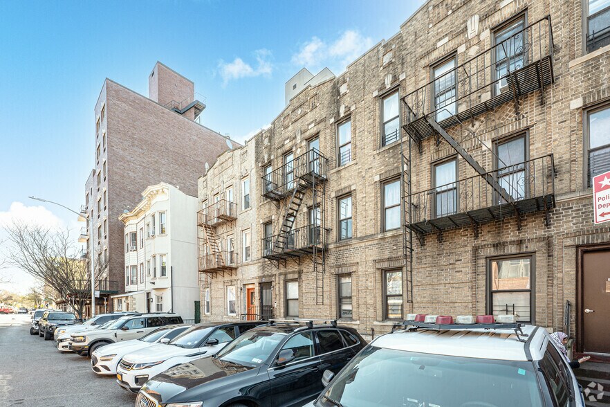192 Lawrence Ave, Brooklyn, NY for sale - Neighborhood Photo - Image 3 of 8