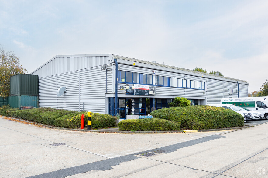 Seax Way, Basildon for lease - Primary Photo - Image 1 of 4