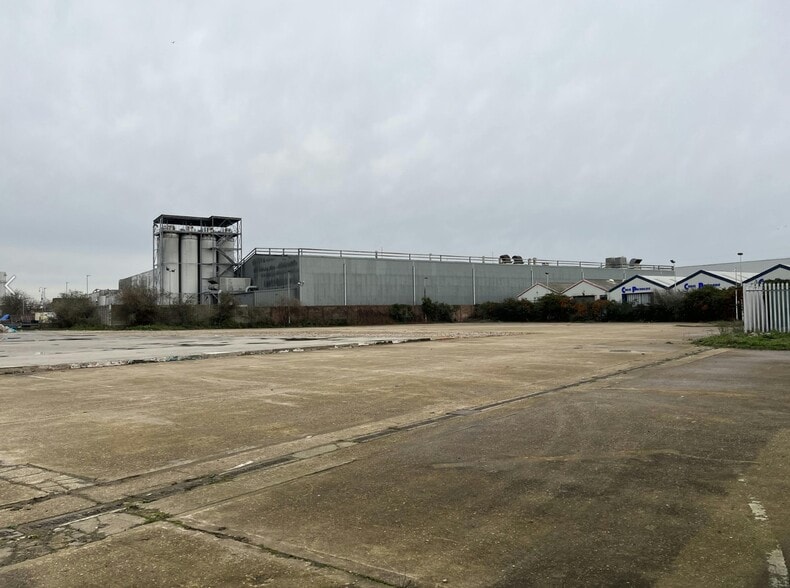 1371 Mollison Av, Enfield for lease - Building Photo - Image 3 of 4