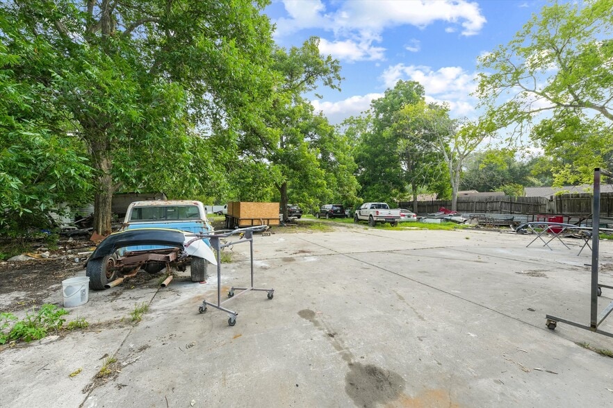 1415 Massey Tompkins Rd, Baytown, TX for sale - Building Photo - Image 3 of 13