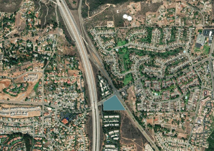 2000 Montego Ave, Escondido, CA for sale - Primary Photo - Image 1 of 1