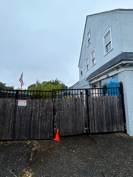 193 W Main St, Bay Shore, NY for sale - Building Photo - Image 3 of 3