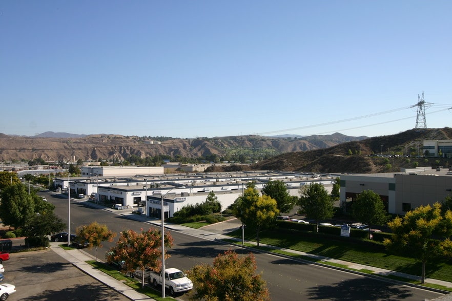 26502 Ruether Ave, Santa Clarita, CA for lease - Primary Photo - Image 1 of 2