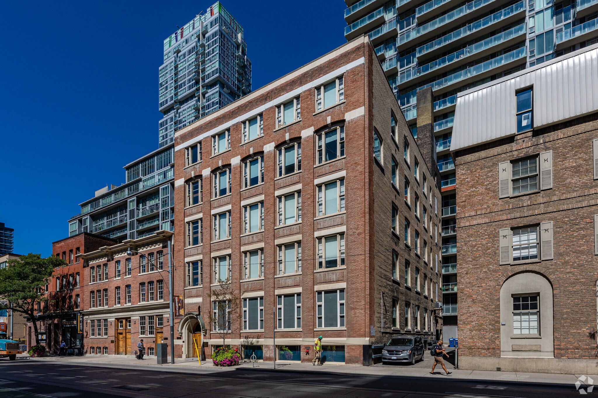 200 Adelaide St W, Toronto, ON for sale Building Photo- Image 1 of 1