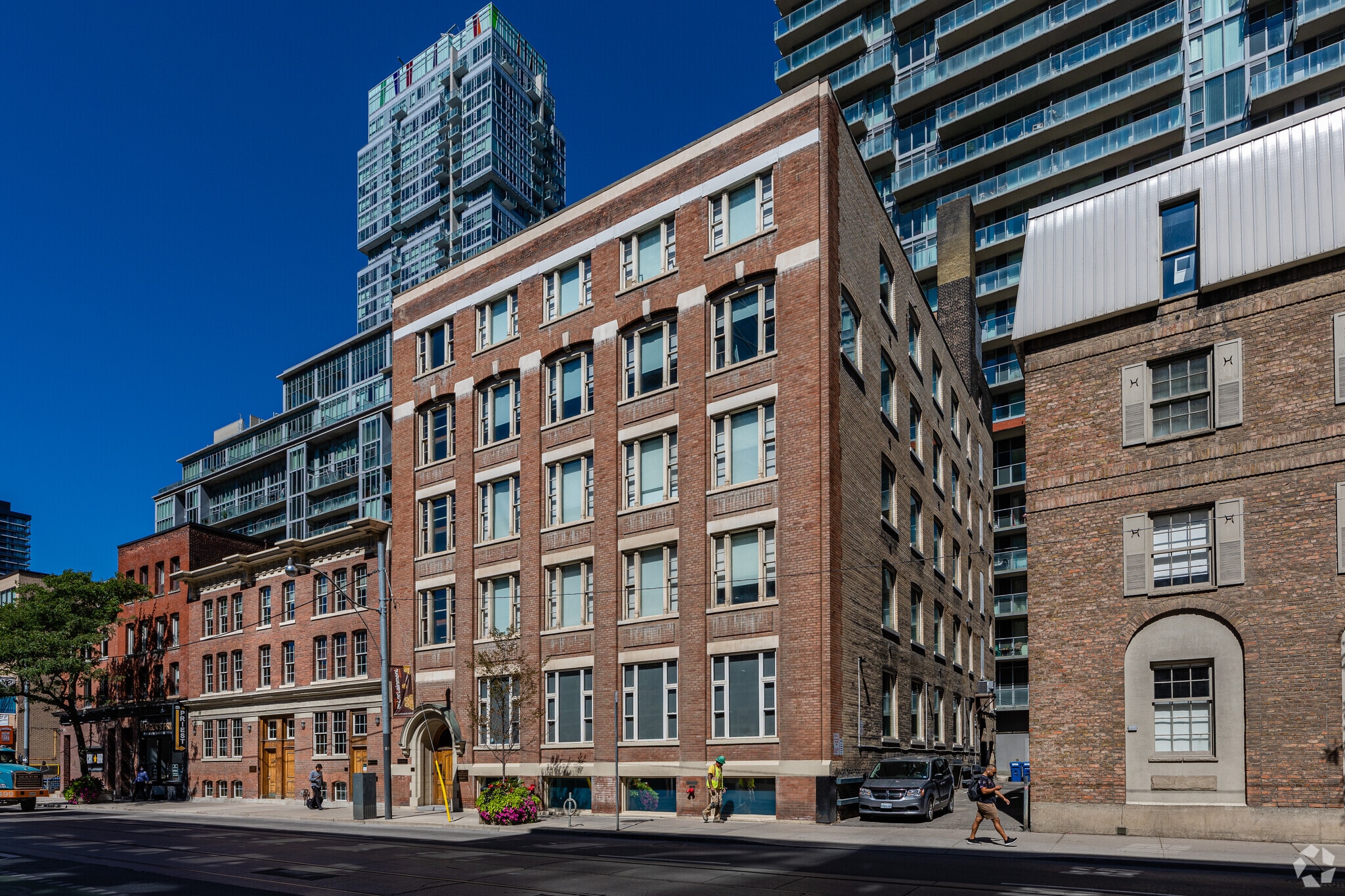 200 Adelaide St W, Toronto, ON for lease Primary Photo- Image 1 of 17