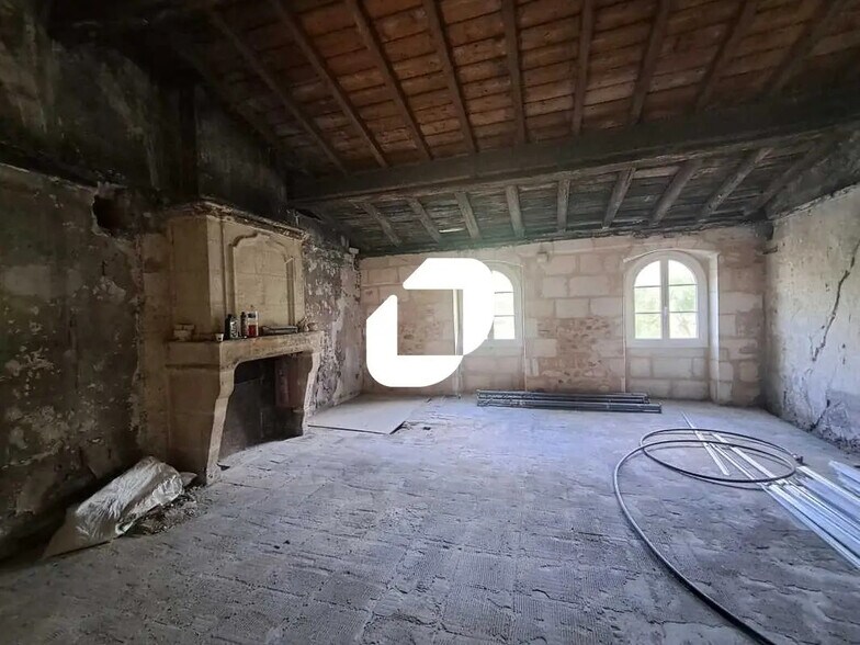 Office in Bordeaux for lease - Interior Photo - Image 1 of 5