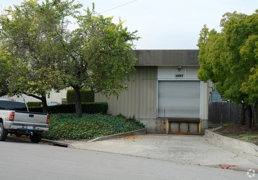 1297 Dynamic St, Petaluma, CA for lease - Building Photo - Image 3 of 6