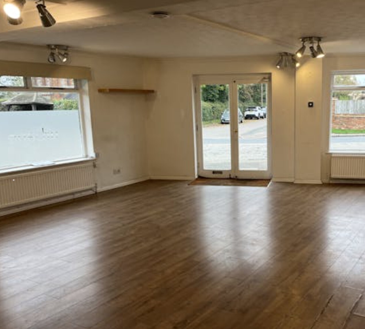 1A Risborough Rd, Stoke Mandeville for lease Interior Photo- Image 1 of 3