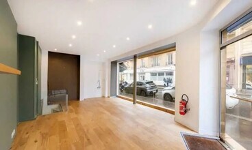 15 Rue Nicolas Charlet, Paris for lease Interior Photo- Image 2 of 4