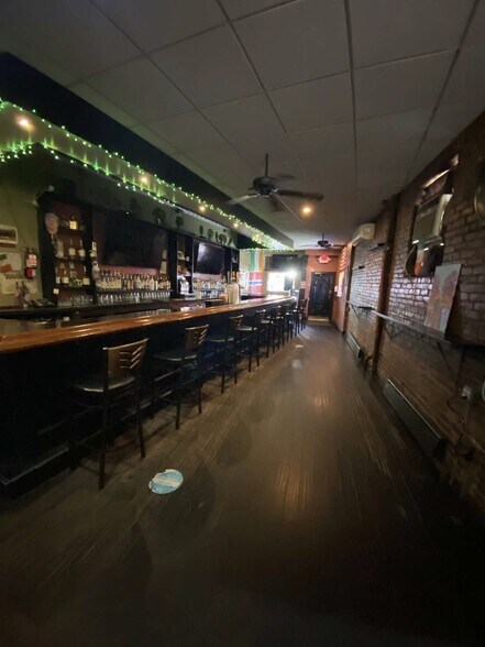 6725 5th Ave, Brooklyn, NY for sale - Interior Photo - Image 2 of 5