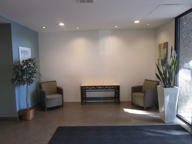 1950 E 17th St, Santa Ana, CA for lease - Interior Photo - Image 3 of 27