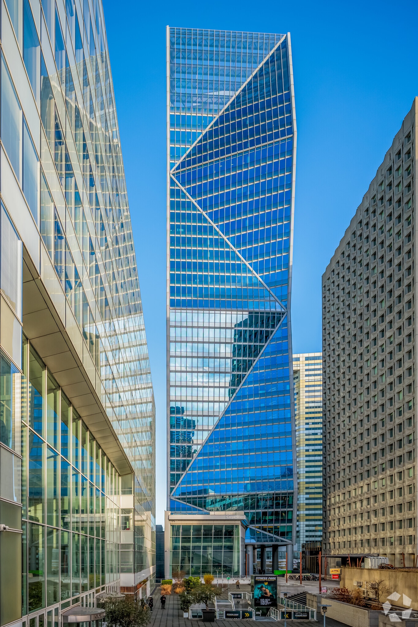 31 Place Des Corolles, Courbevoie for lease Primary Photo- Image 1 of 5