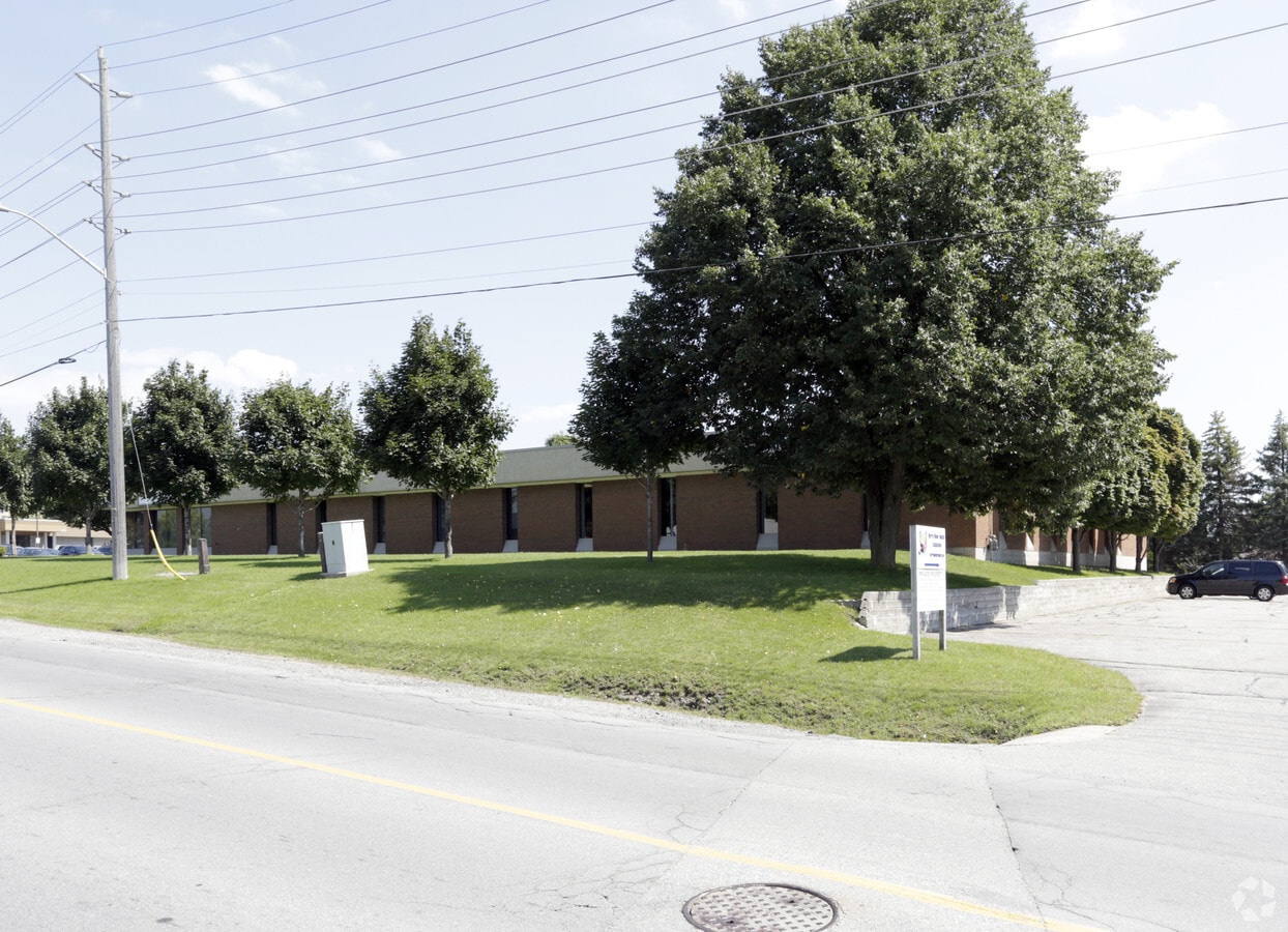 93 Bell Farm Rd, Barrie, ON L4M 5G1