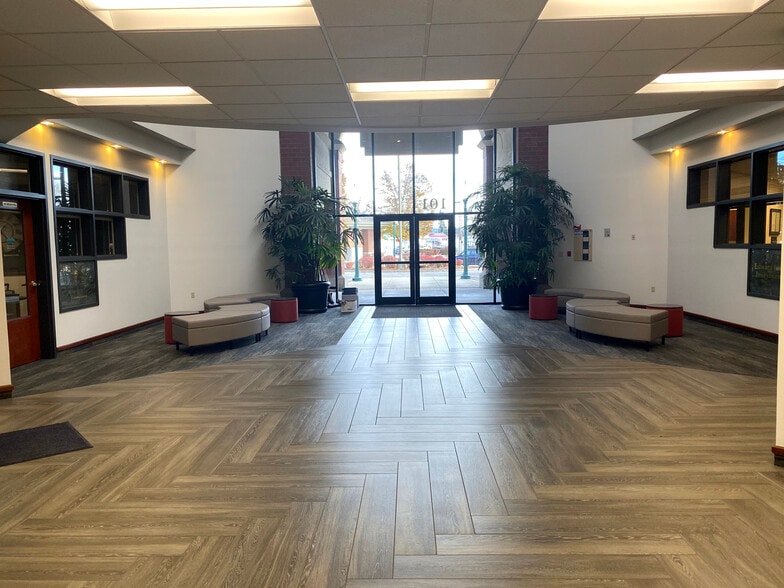 101 W Ironwood Dr, Coeur d'Alene, ID for lease - Building Photo - Image 2 of 6