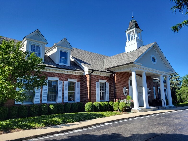 1025 W Everett Rd, Lake Forest, IL for lease - Building Photo - Image 2 of 12