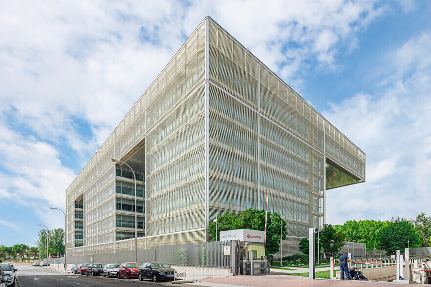 Calle de las Abelias, 1, Madrid, Madrid for lease - Primary Photo - Image 1 of 6