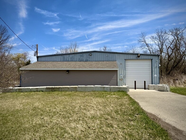 720 Terminal Rd, Lansing, MI for sale - Building Photo - Image 2 of 14