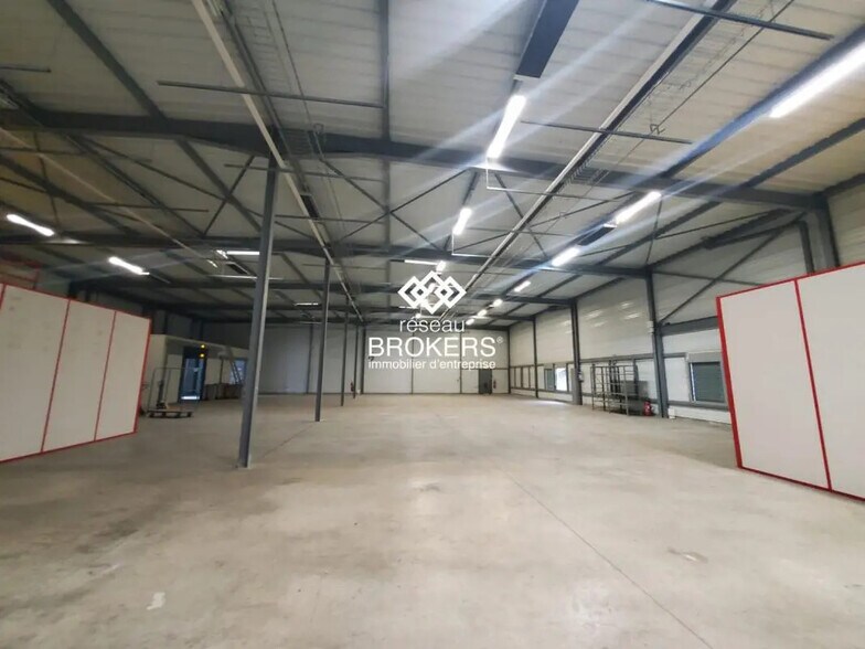 Industrial in Saint-Genis-Pouilly for lease - Interior Photo - Image 3 of 6