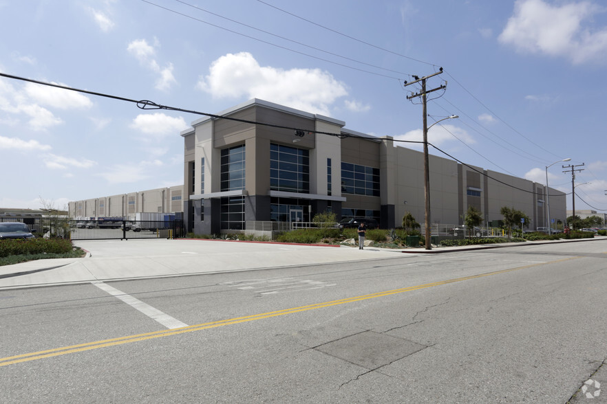 11600 Alameda St, Lynwood, CA for lease - Building Photo - Image 1 of 3