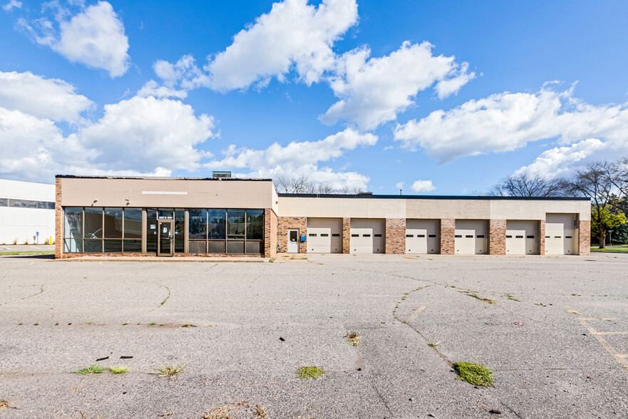 5500 W Broadway Ave, Minneapolis, MN for sale - Building Photo - Image 1 of 36