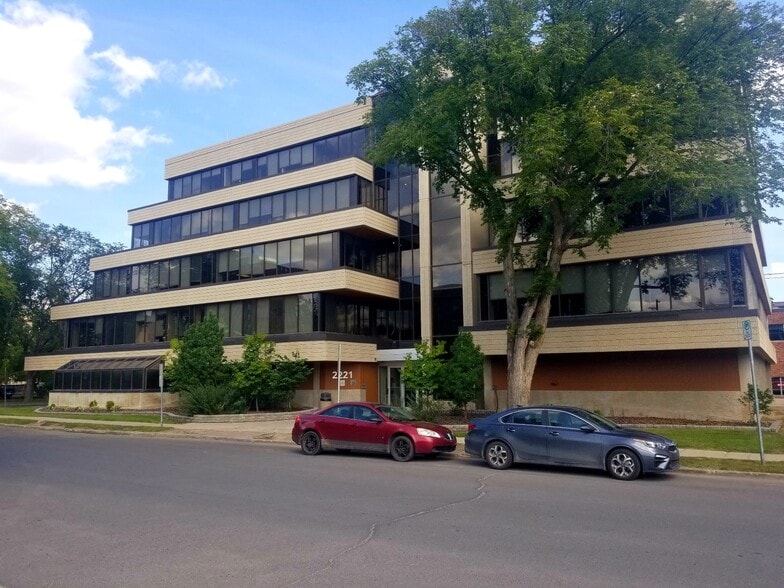 2221 Cornwall St, Regina, SK for lease - Building Photo - Image 1 of 1