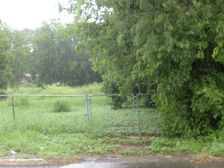 4439 E Southcross Blvd, San Antonio, TX for sale - Primary Photo - Image 1 of 1